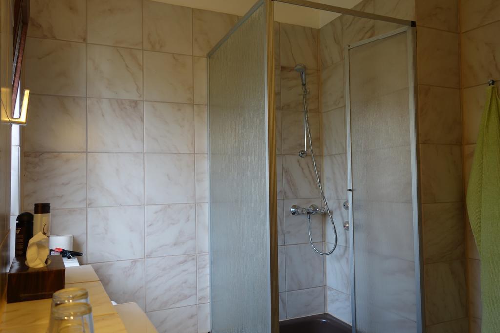 Pension Am Helenenwall Keulen Kamer foto